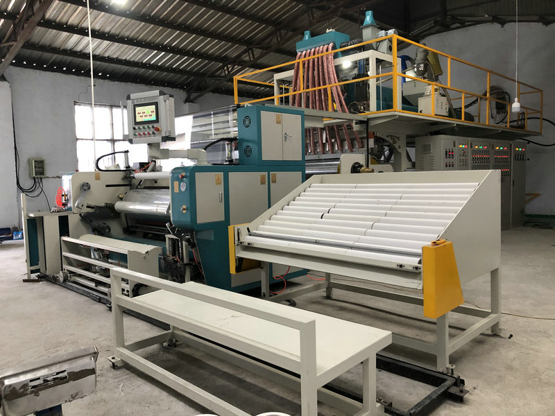 1500型三層共擠全自動拉伸纏繞膜機